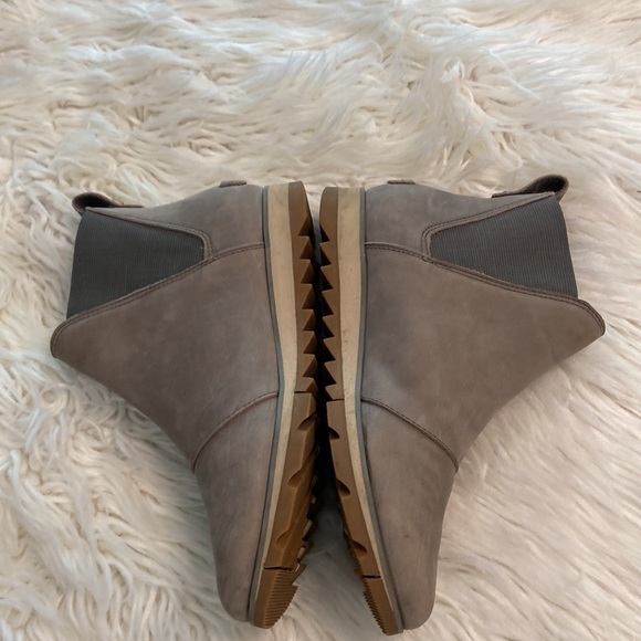 SOREL Boots size 8.5 color gray/silver excellent condition see all photos - Picture 9 of 16